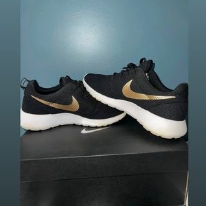 Customized Nike Roshes